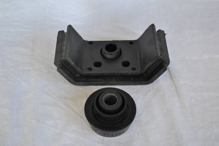 SOPORTE MOTOR TRASERO